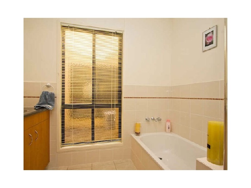 2/3 Davebill Crt, Labrador QLD 4215