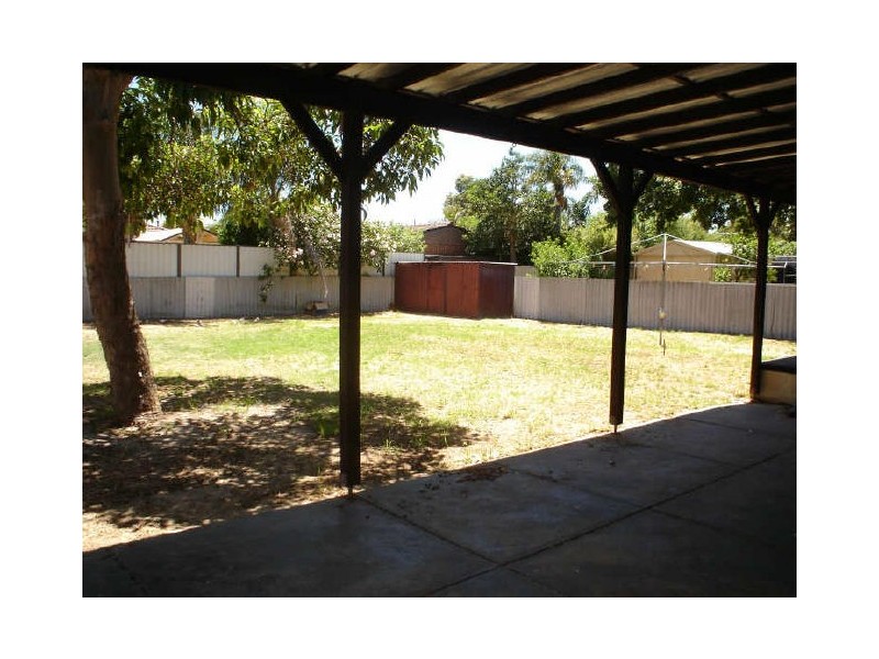 32 Gosnells Road, Maddington WA 6109