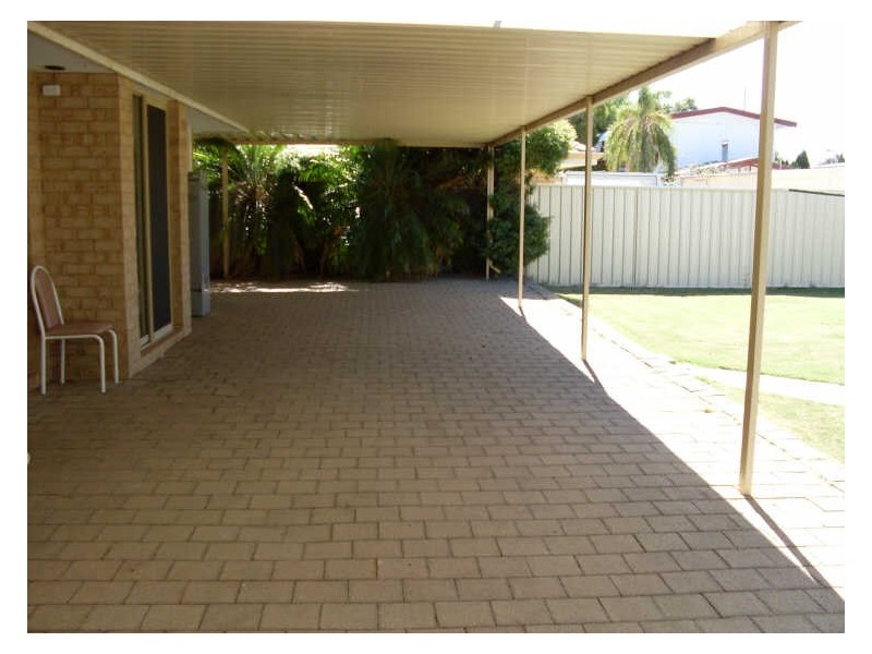 42 Ballard Way, Maddington WA 6109