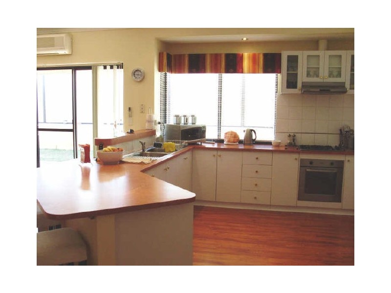 26 Connell Ave, Kelmscott WA 6111