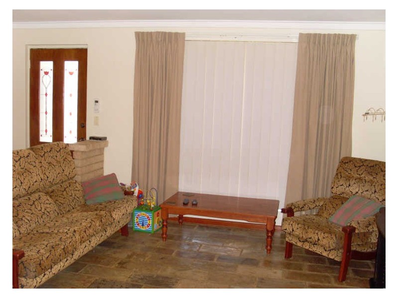 4 Warren Street, Gosnells WA 6110