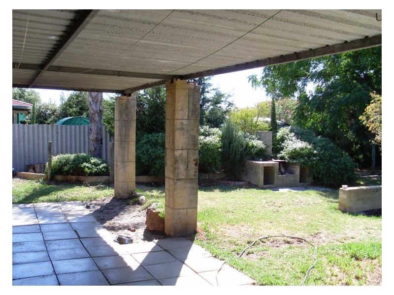 4 Warren Street, Gosnells WA 6110