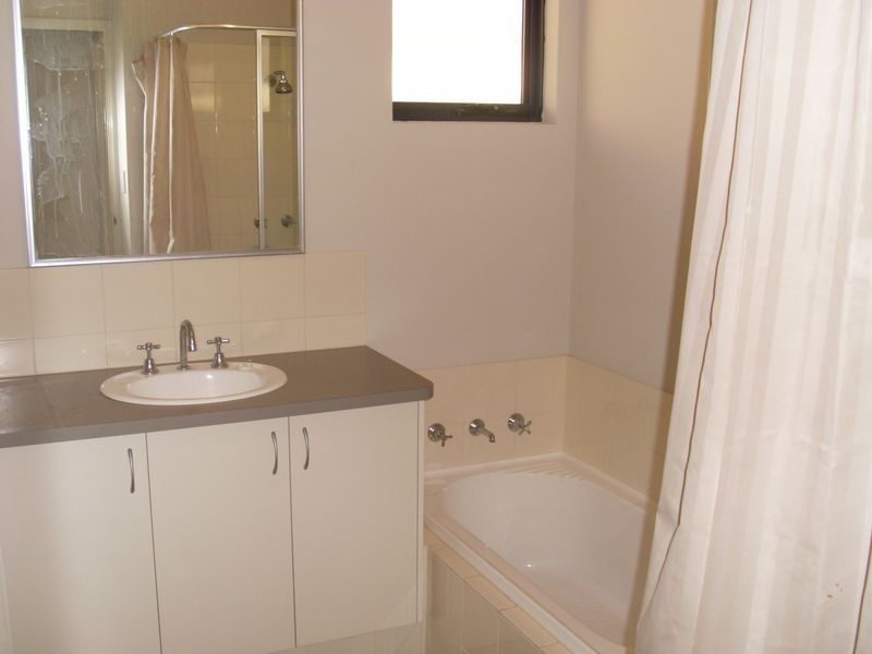 10/12 Holland Street, Gosnells WA 6110