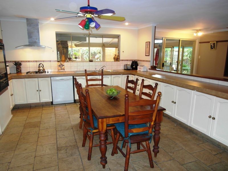 10 Sovereign Drive, Thornlie WA 6108