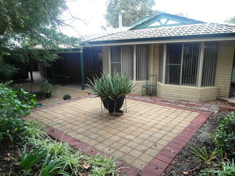 10 Sovereign Drive, Thornlie WA 6108