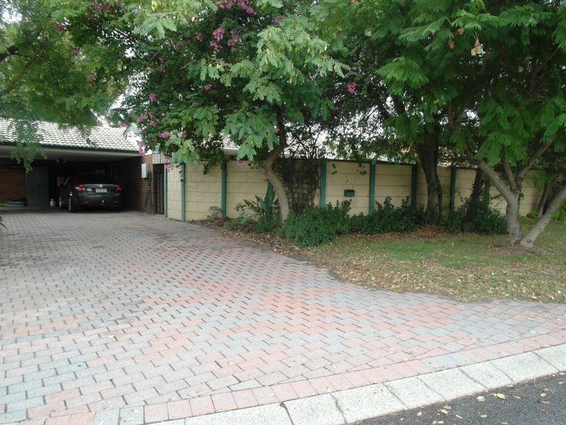 10 Sovereign Drive, Thornlie WA 6108