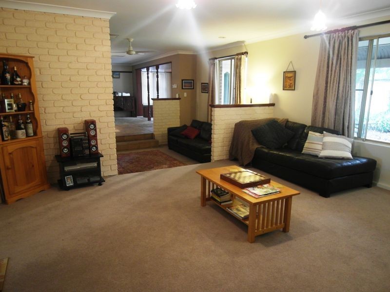 10 Sovereign Drive, Thornlie WA 6108