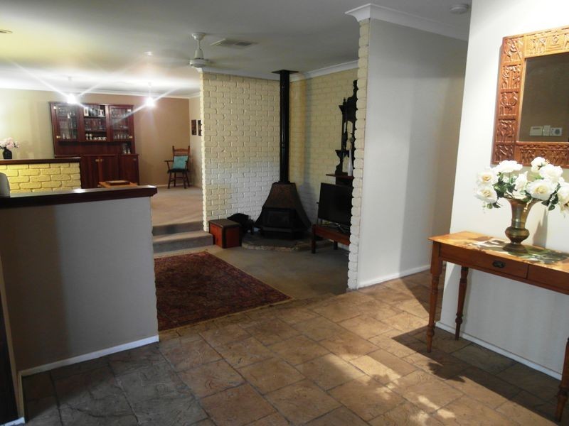 10 Sovereign Drive, Thornlie WA 6108