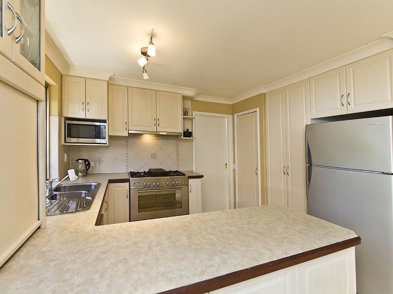 2 Jenkinson Street, Gosnells WA 6110