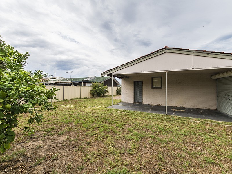 13 Lindy Way, Camillo WA 6111