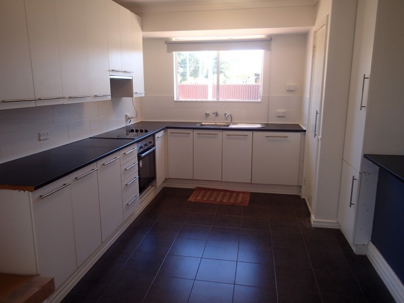 4 Hargrave Drive, Thornlie WA 6108