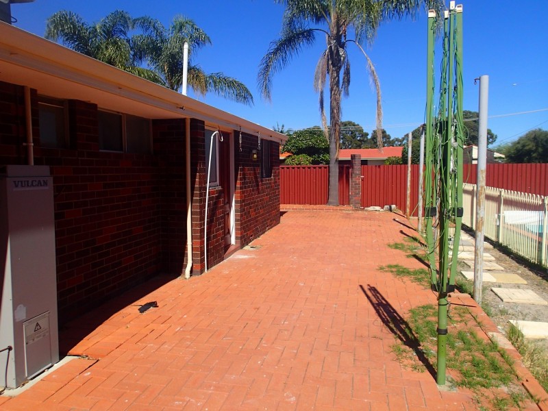 4 Hargrave Drive, Thornlie WA 6108
