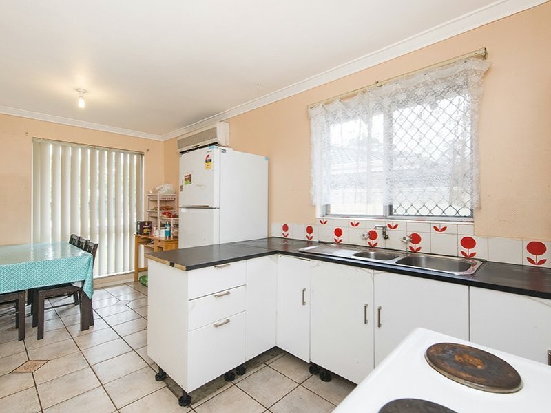 28 Wooramel Crescent, Gosnells WA 6110