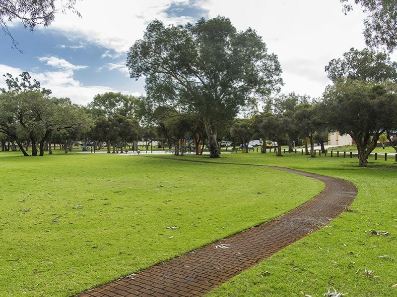 28 Wooramel Crescent, Gosnells WA 6110