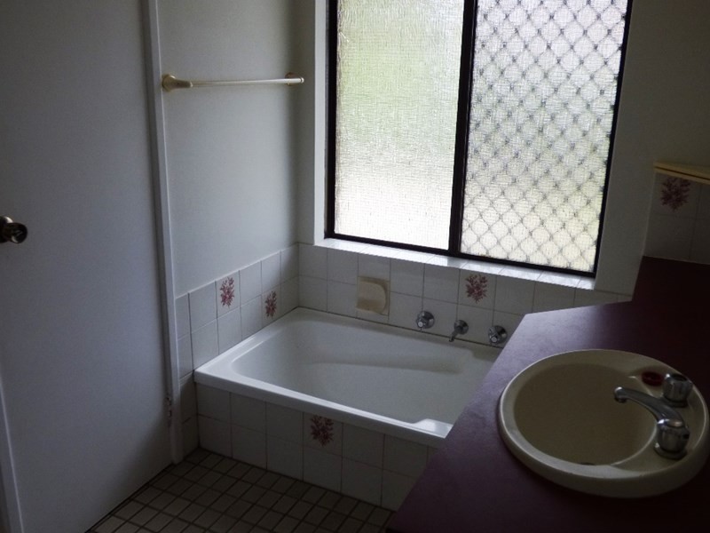 9 Excalibur Circle, Camillo WA 6111