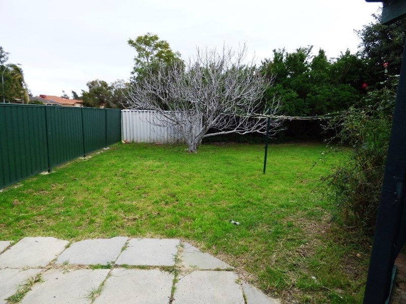 9 Excalibur Circle, Camillo WA 6111