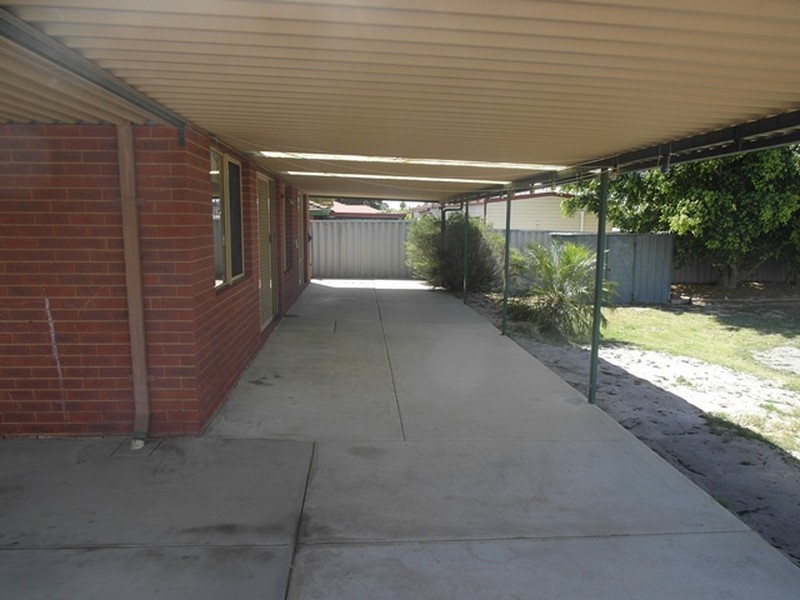 4 Dolara Court, Maddington WA 6109