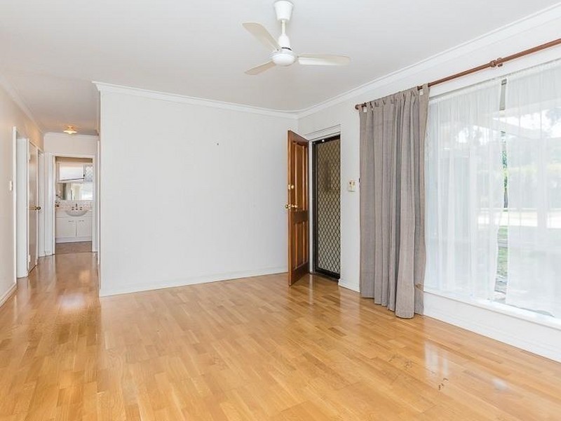 11 Reigate Street, Gosnells WA 6110