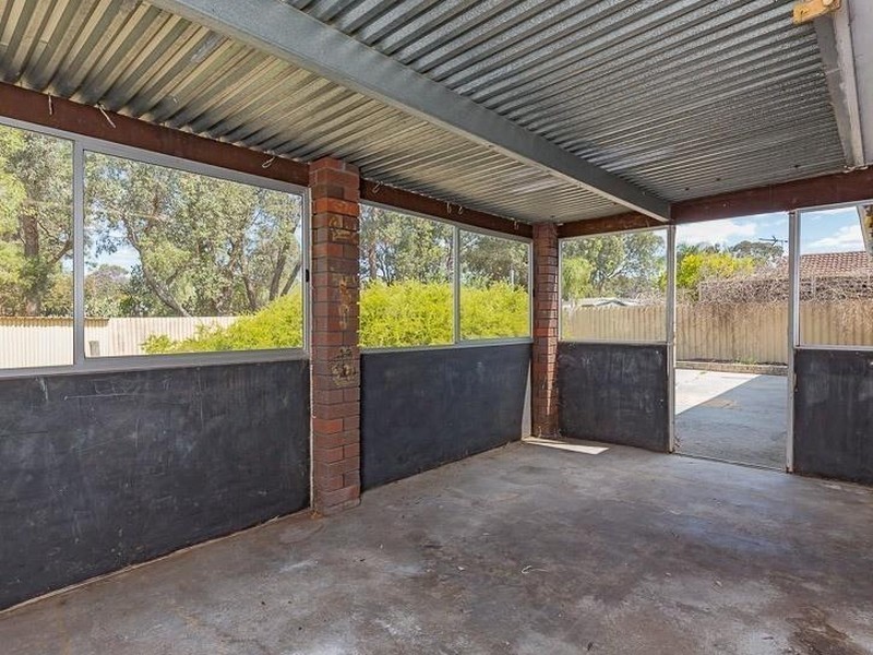 11 Reigate Street, Gosnells WA 6110