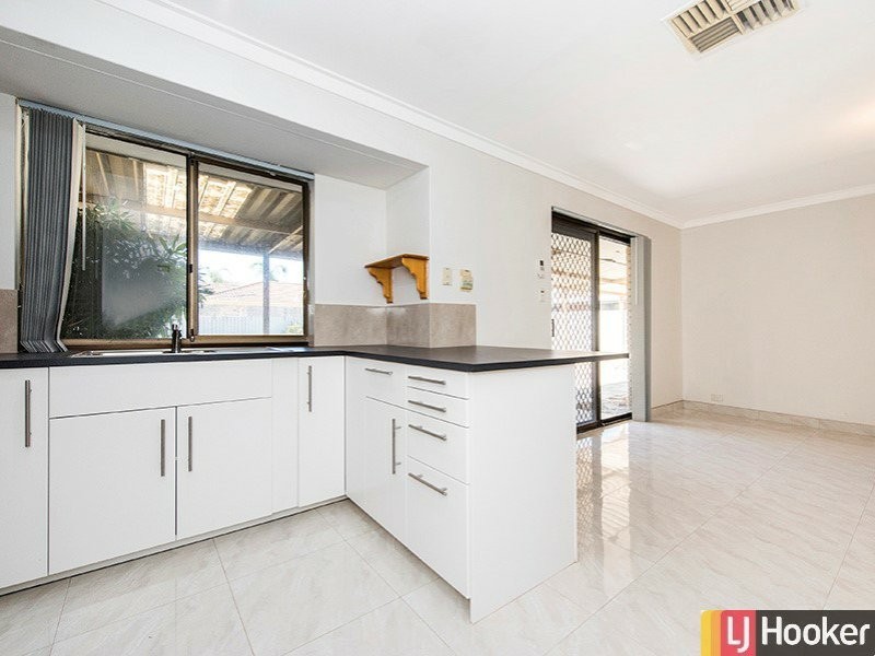 4 Walker Place, Gosnells WA 6110