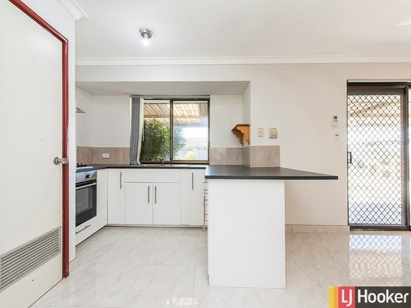 4 Walker Place, Gosnells WA 6110