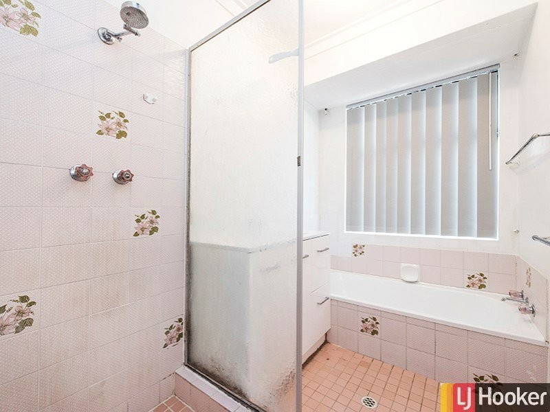 4 Walker Place, Gosnells WA 6110