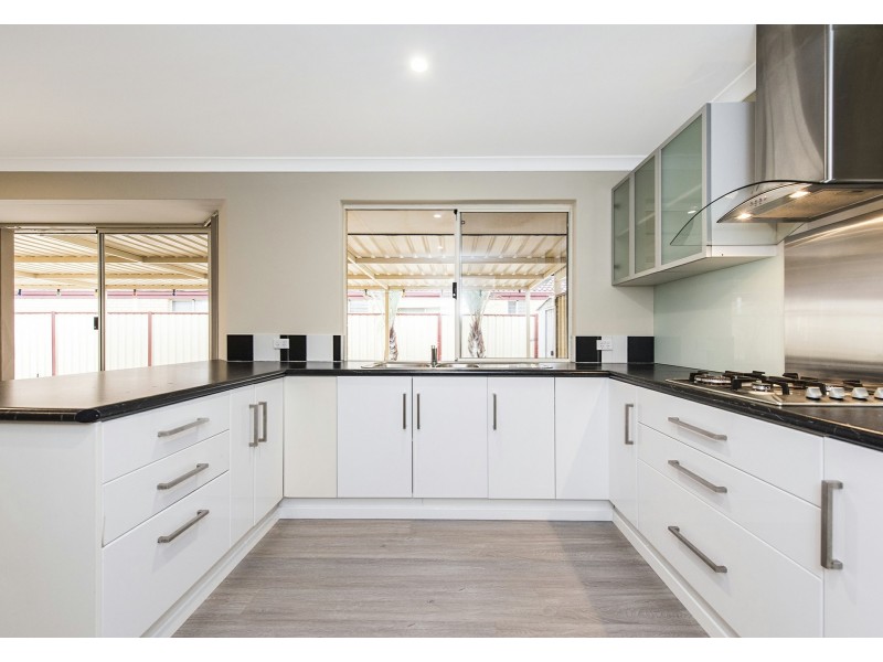 15 Autumn Crescent, Thornlie WA 6108