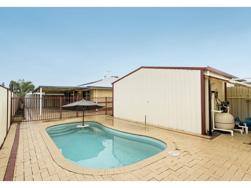 15 Autumn Crescent, Thornlie WA 6108