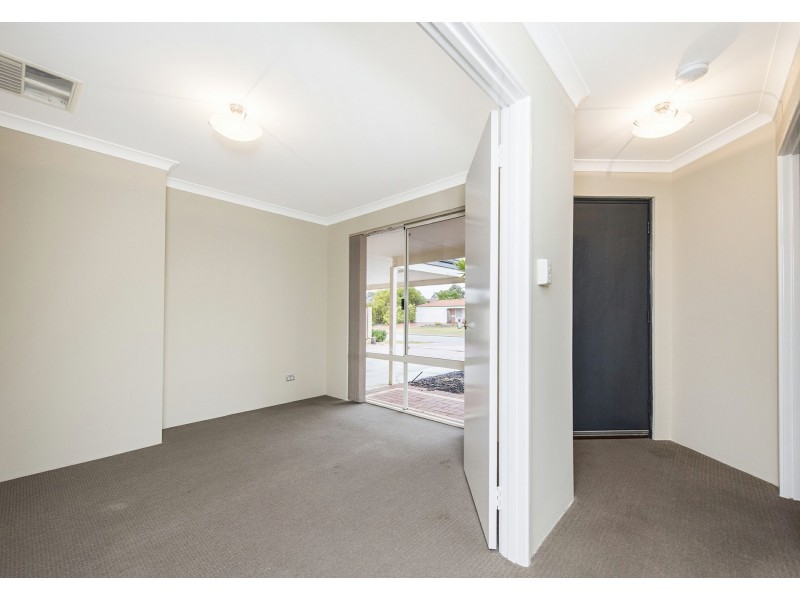 15 Autumn Crescent, Thornlie WA 6108