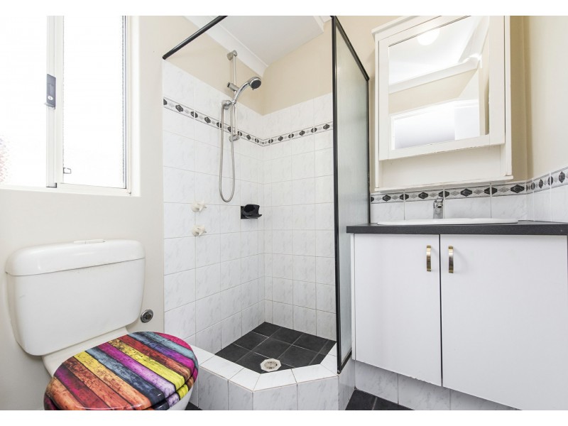 15 Autumn Crescent, Thornlie WA 6108