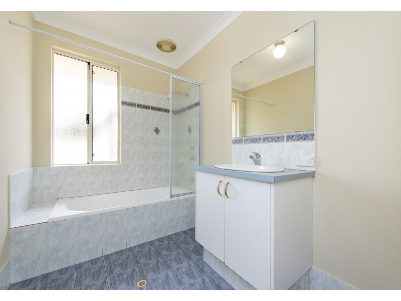 15 Autumn Crescent, Thornlie WA 6108