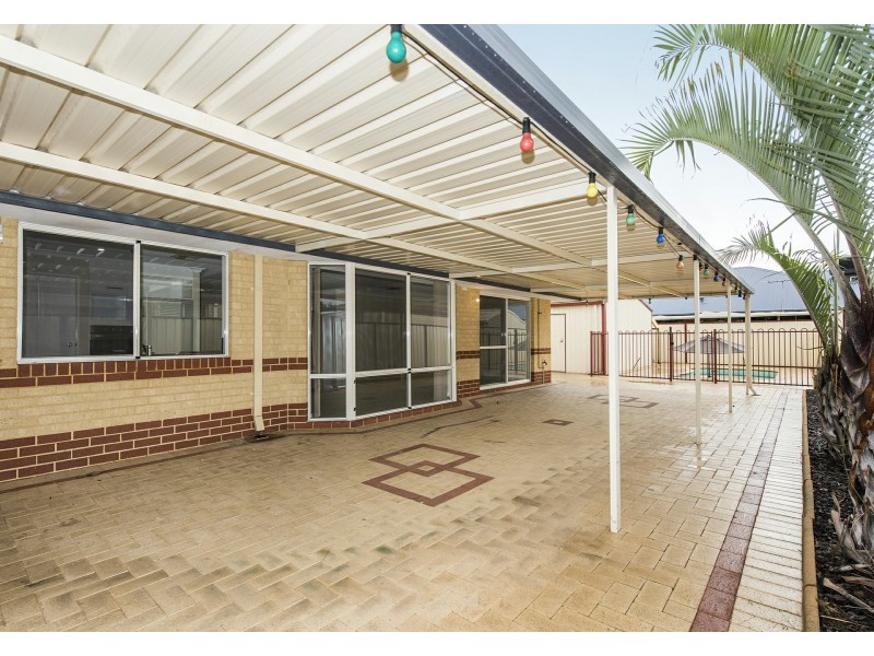 15 Autumn Crescent, Thornlie WA 6108