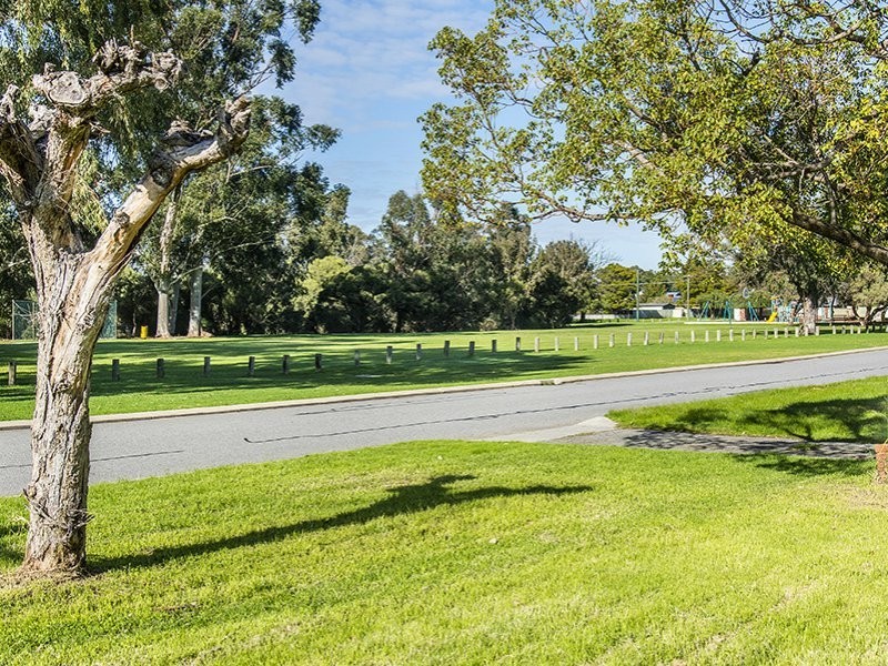 30 Tenterden Way, Gosnells WA 6110
