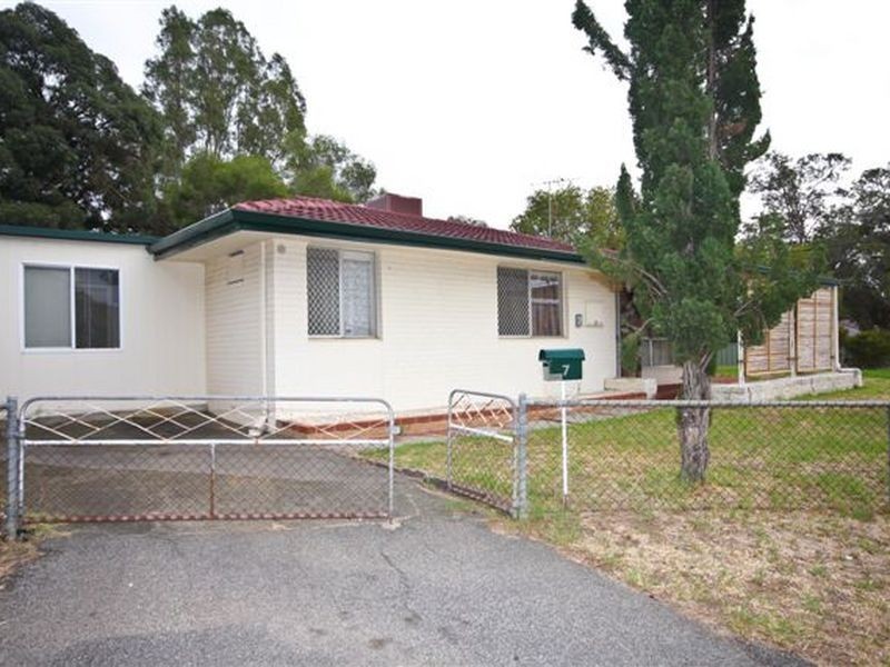 7 Lefroy Street, Mount Nasura WA 6112