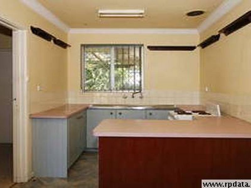 2/1 Manning Av, Gosnells WA 6110