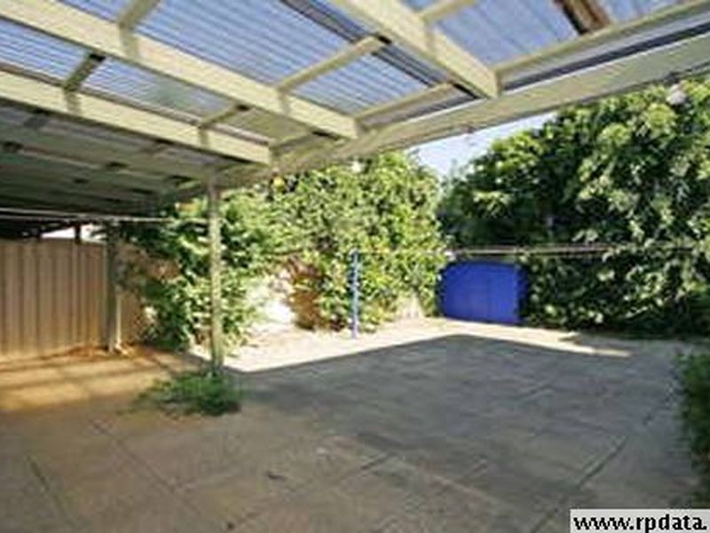 2/1 Manning Av, Gosnells WA 6110