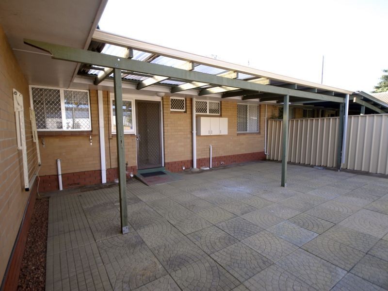 2/1 Manning Av, Gosnells WA 6110