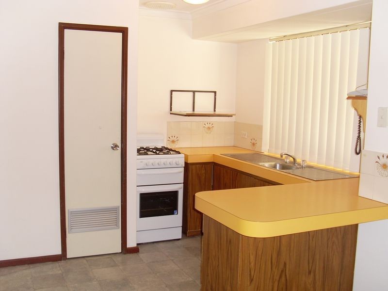 4 Walker Place, Gosnells WA 6110