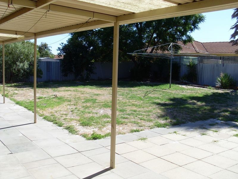 4 Walker Place, Gosnells WA 6110