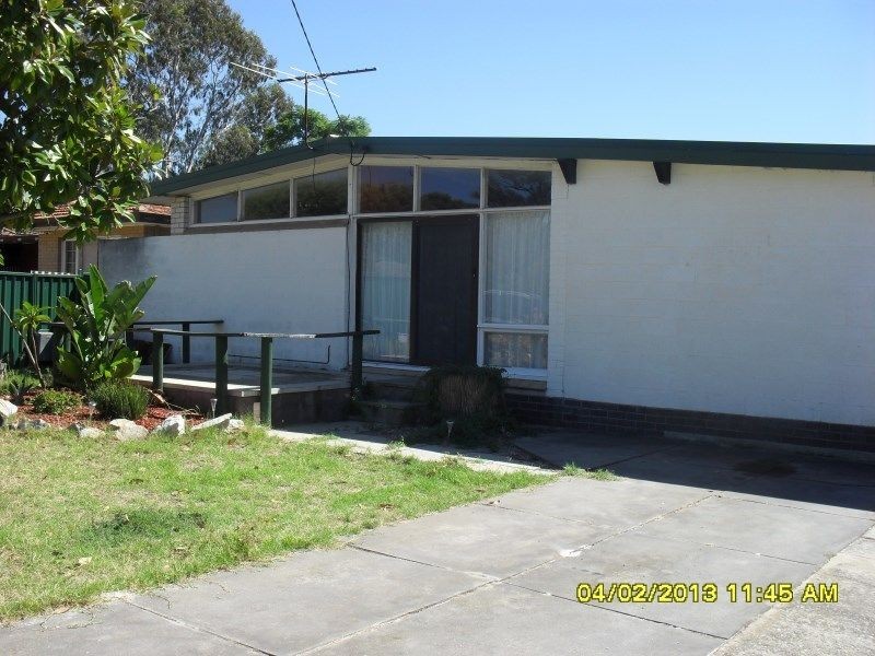 11 Coops Avenue, Thornlie WA 6108