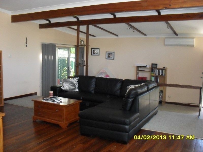 11 Coops Avenue, Thornlie WA 6108