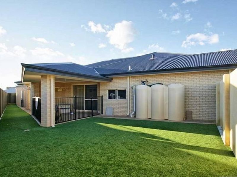 11 Barrington Avenue, Champion Lakes WA 6111