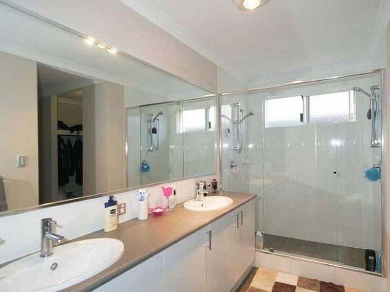 11 Barrington Avenue, Champion Lakes WA 6111