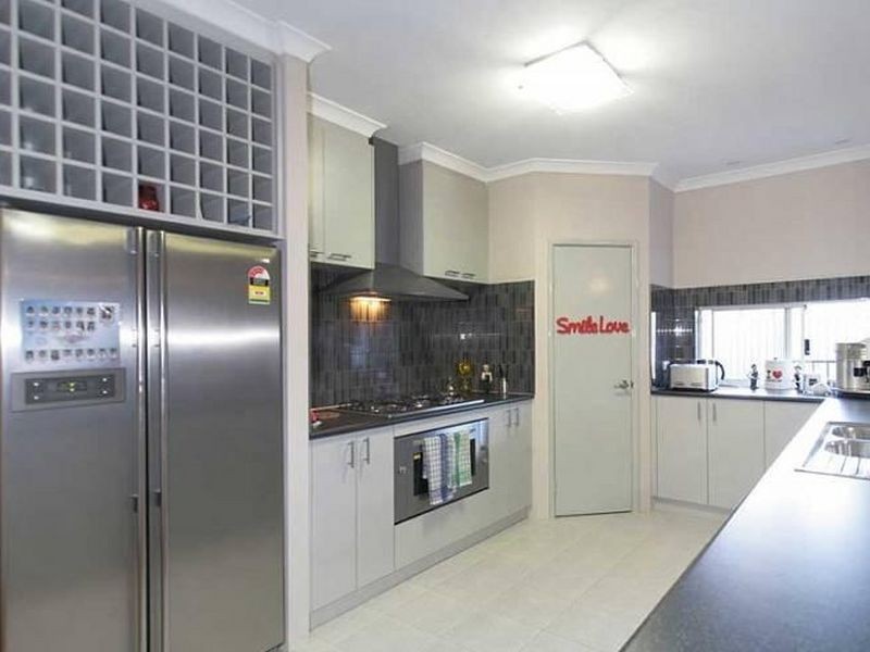 11 Barrington Avenue, Champion Lakes WA 6111