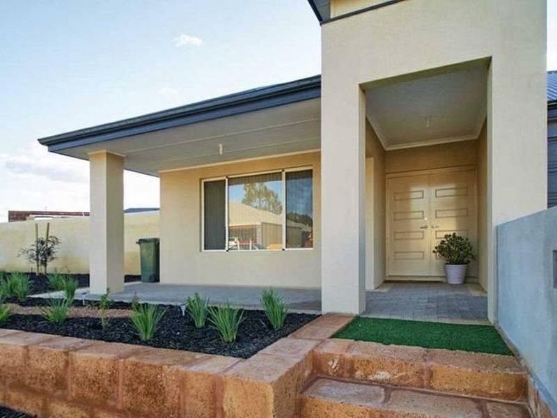 11 Barrington Avenue, Champion Lakes WA 6111