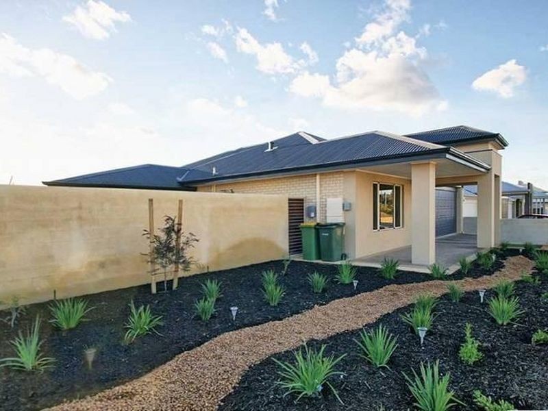 11 Barrington Avenue, Champion Lakes WA 6111