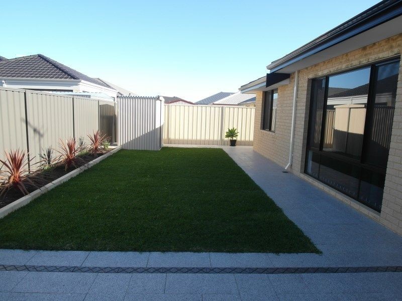 9 Southampton Drive, Piara Waters WA 6112