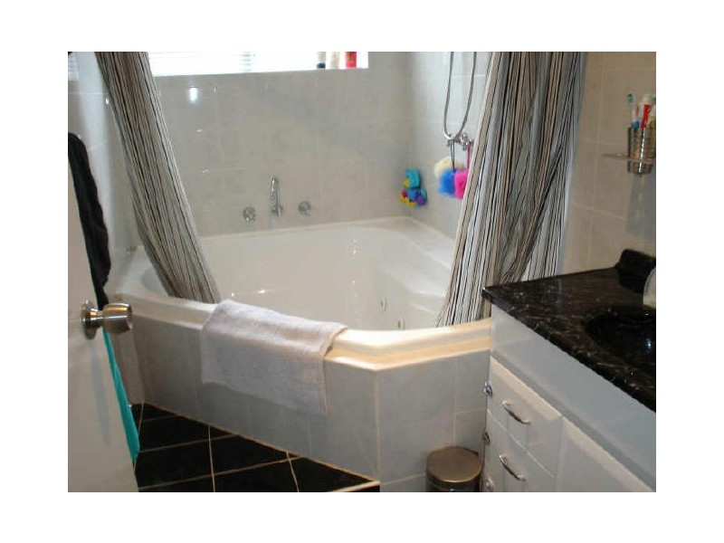 7 Clovertree Street, Maddington WA 6109