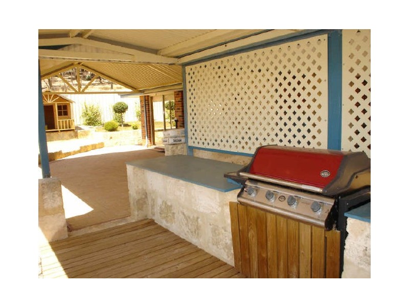 41 Derry Ave, Mount Nasura WA 6112