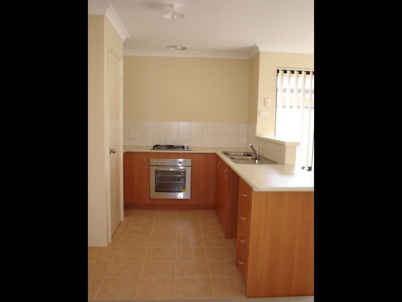 8/59-71 Little John Road Cnr Lowanna w, Armadale WA 6112
